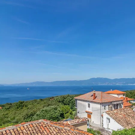 Apartament Gorgeous In With Wifi Kostrena