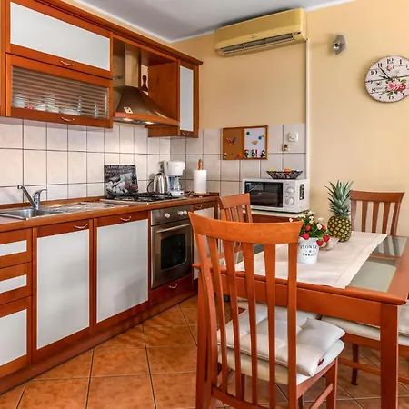 Cozy In With Wifi Apartament *